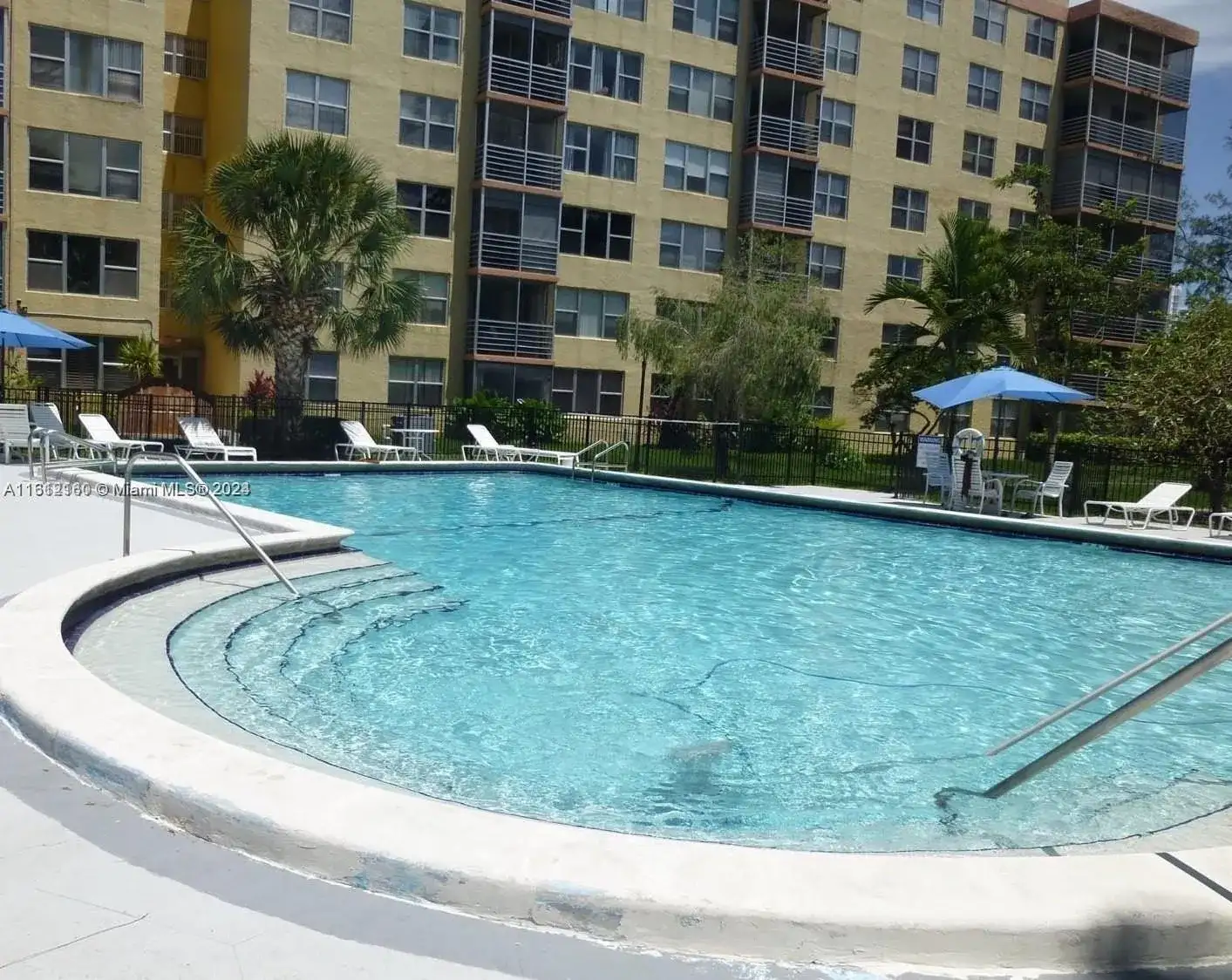 17890 W Dixie Hwy 601 Hwy # 601, North Miami Beach FL 33160 photo 2