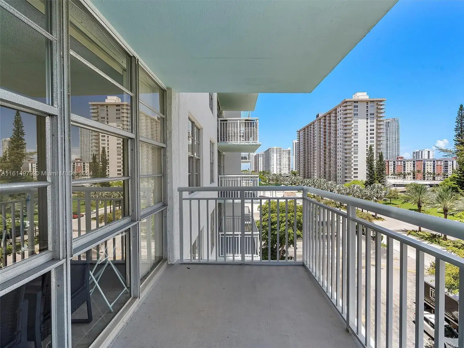 301 174th St # 610, Sunny Isles Beach FL 33160 photo 2