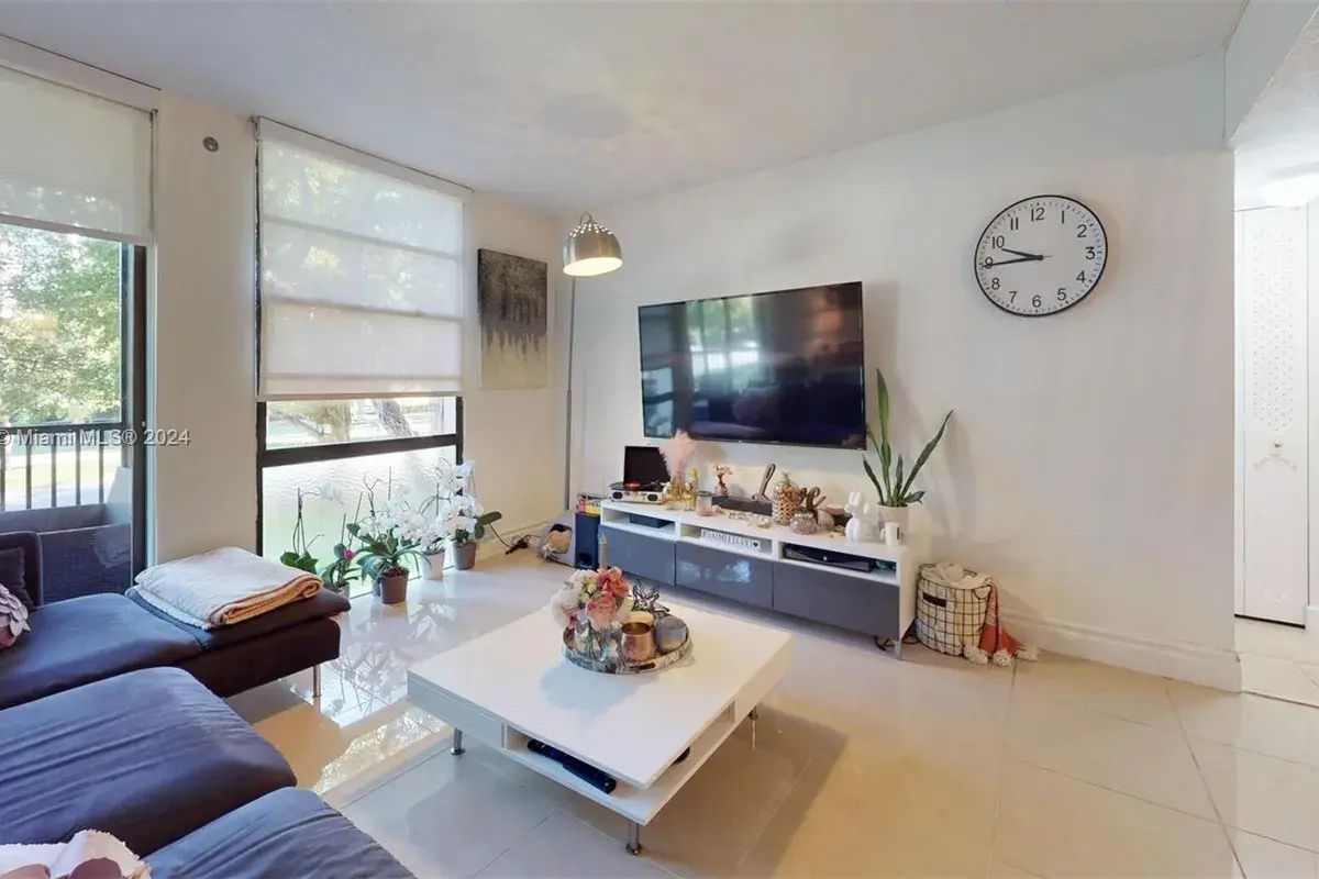 3301 N Country Club Dr # 205, Aventura FL 33180