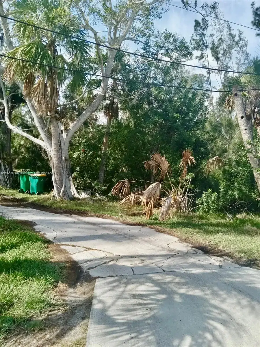 215 Glenholm Ave, Other City - In The State Of Florida FL 33950 photo 2
