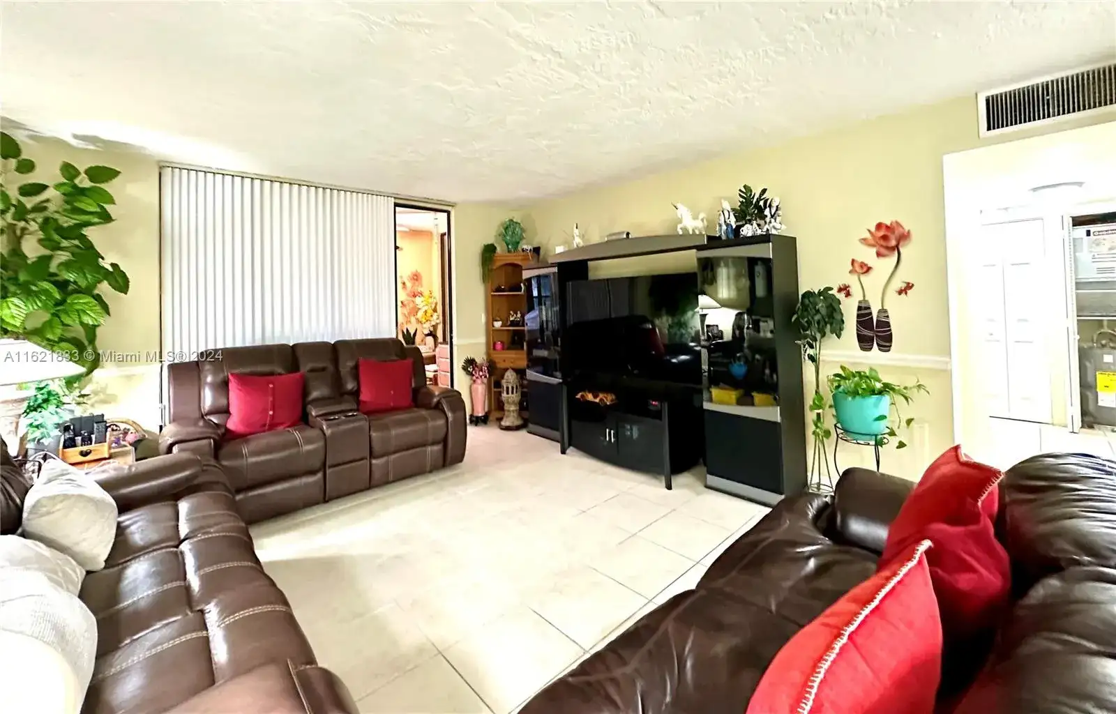 2831 Somerset Dr # 206, Lauderdale Lakes FL 33311 photo 2
