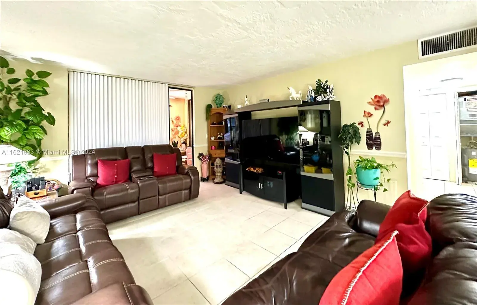 2831 Somerset Dr # 206, Lauderdale Lakes FL 33311