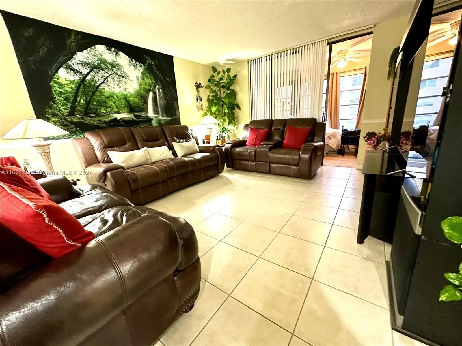 2831 Somerset Dr # 206, Lauderdale Lakes FL 33311 photo 3