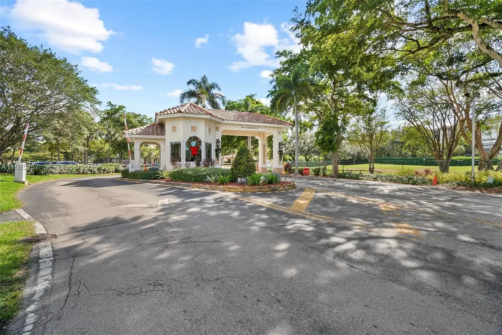 1000 Saint Charles Pl # 522, Pembroke Pines FL 33026 photo 2