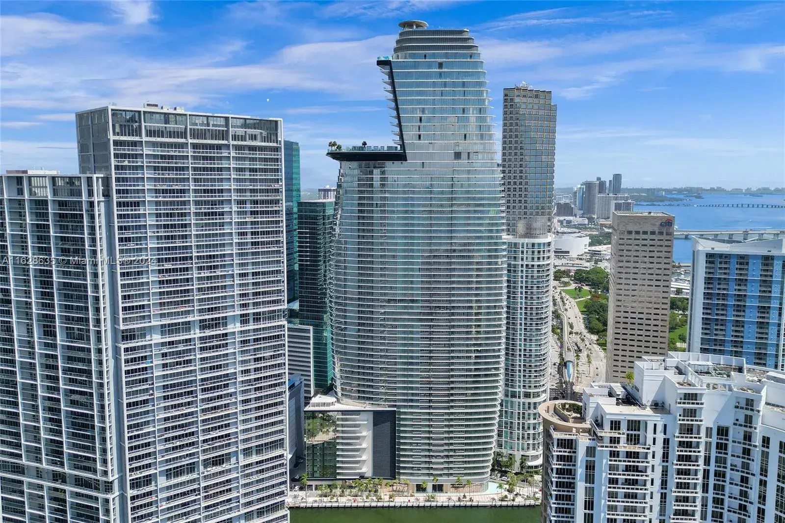 2 bedroom 3 bath Residential for sale at 300 Biscayne Blvd Way # 1807, Miami FL 33131