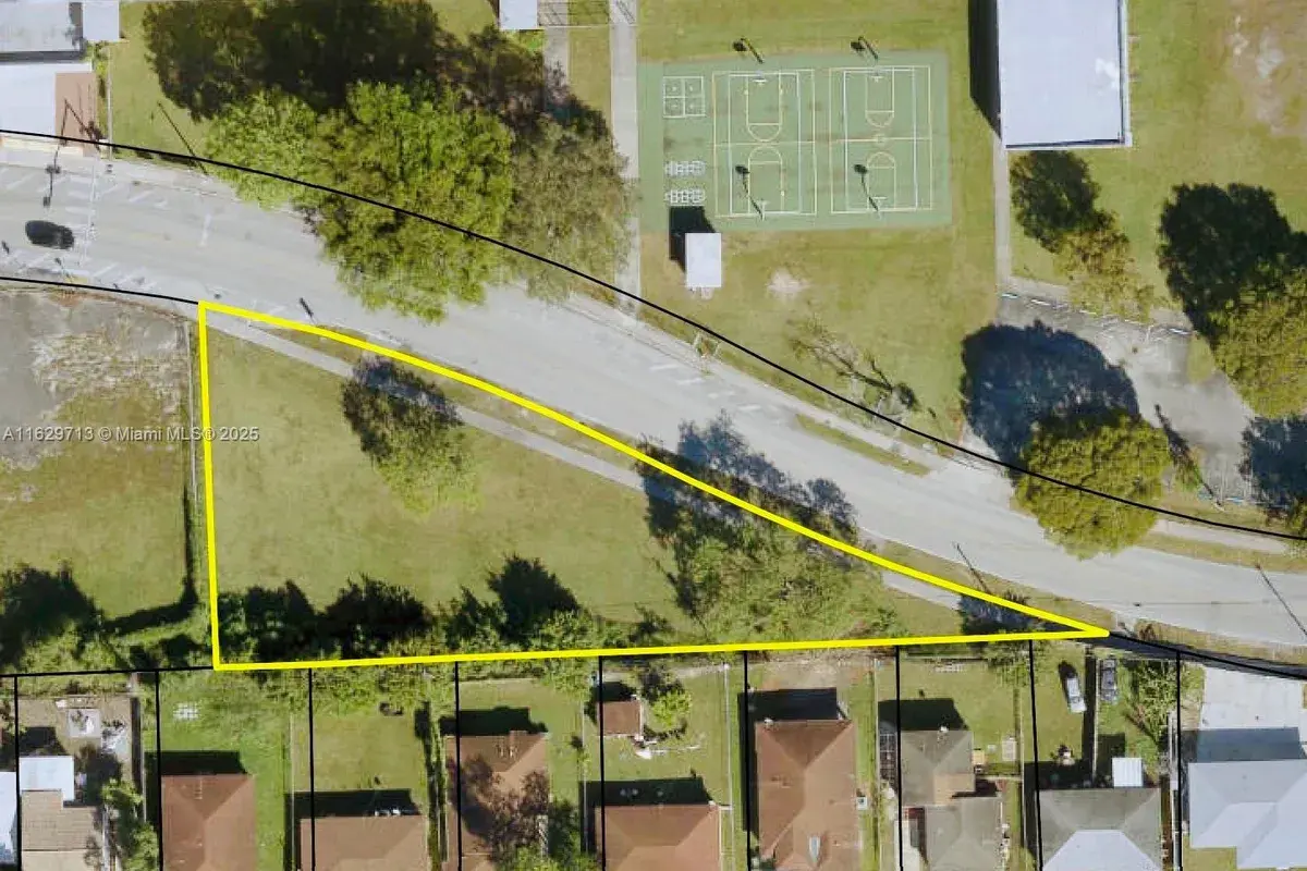 1895 NW 75 street, Miami FL 33147