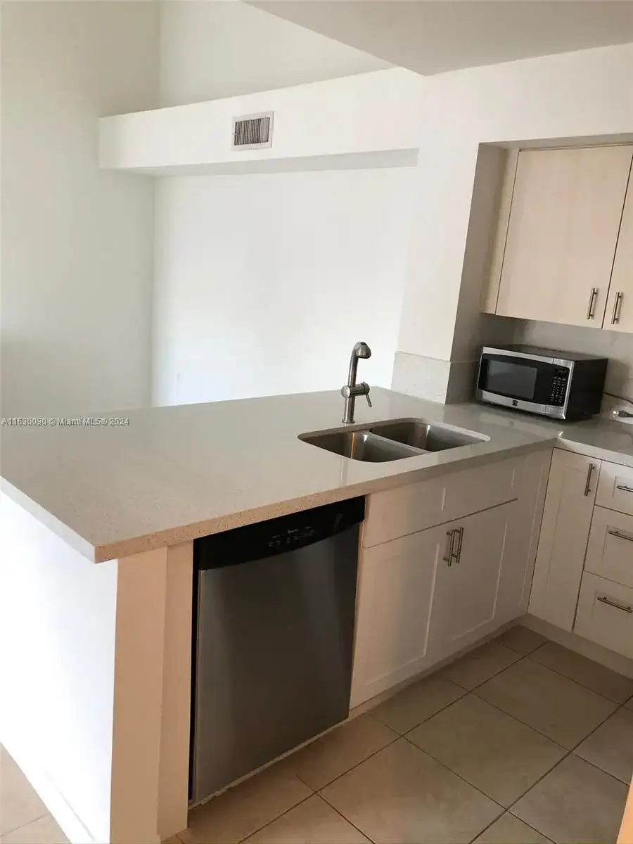 720 SW 111th Ave # 307, Pembroke Pines FL 33025 photo 5