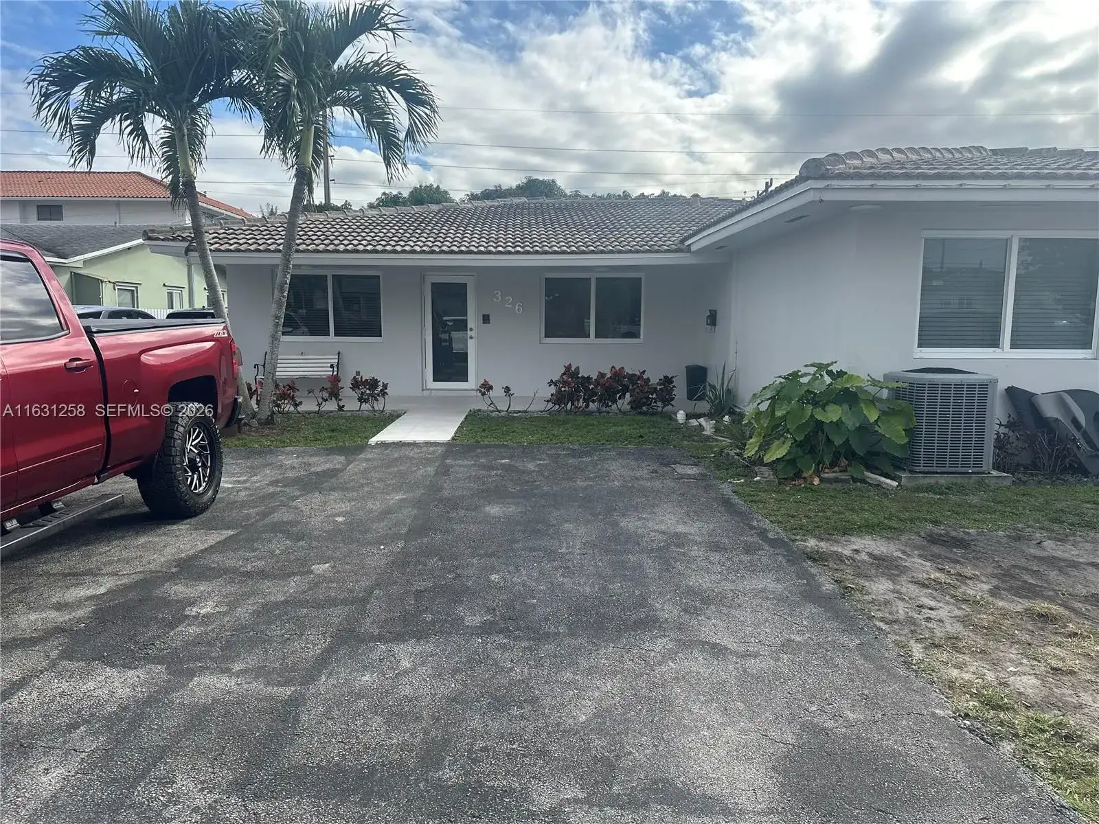 324 E 34th St, Hialeah FL 33013 photo 2