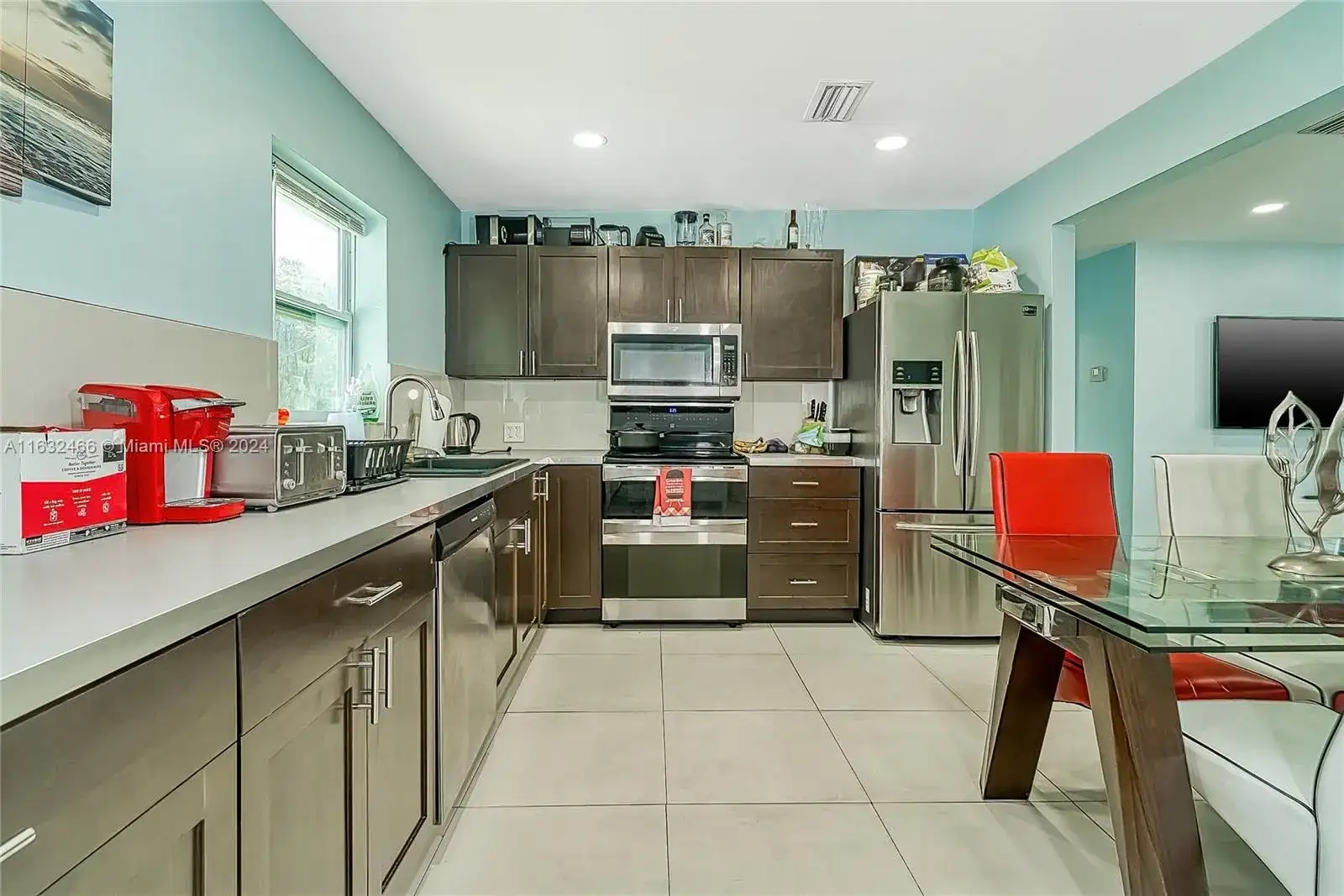 216 SW 6th St, Hallandale Beach FL 33009 photo 2
