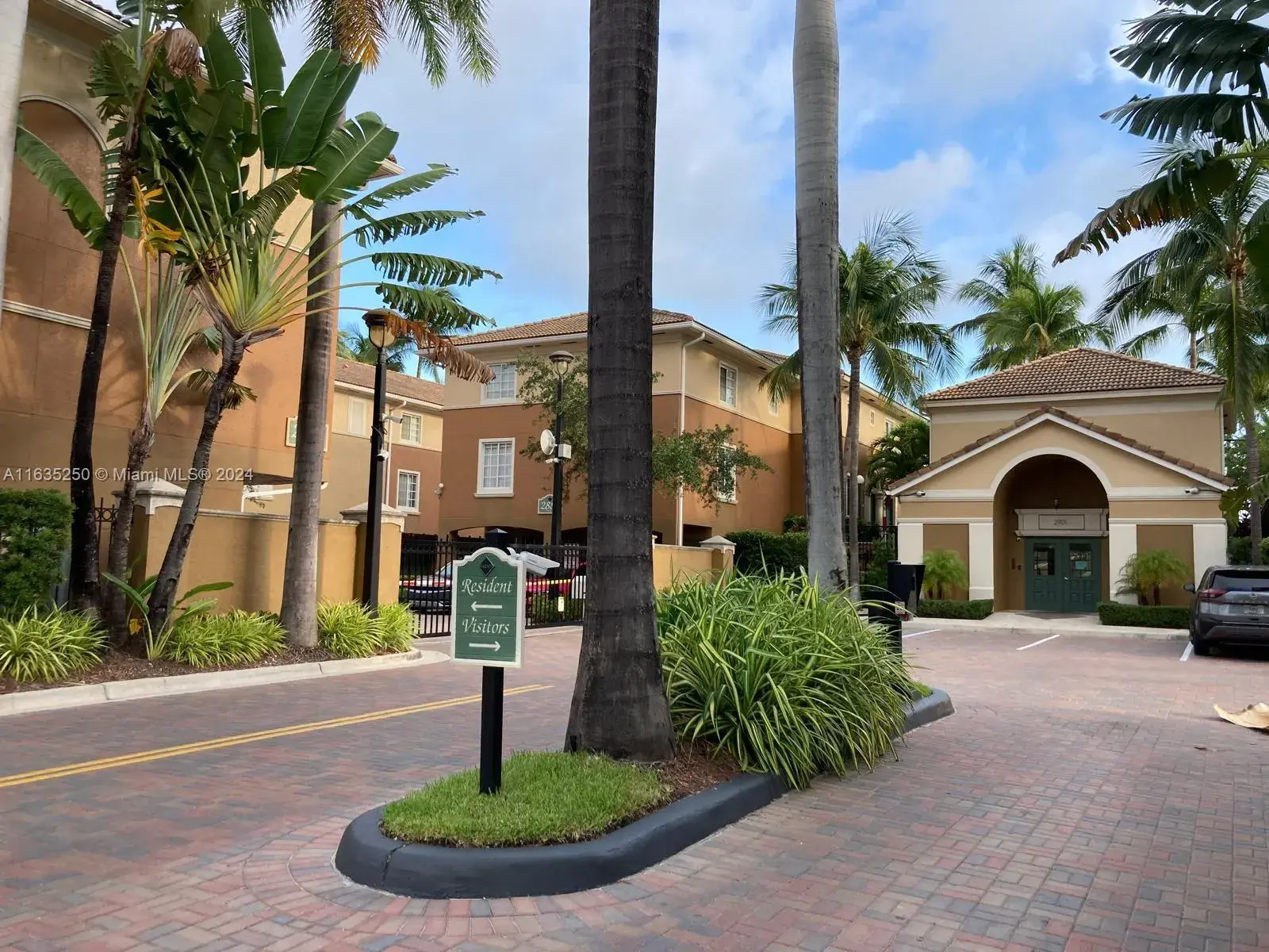 2921 NE 185th St # 1203, Aventura FL 33180