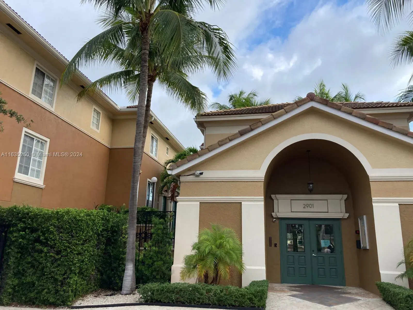 2921 NE 185th St # 1203, Aventura FL 33180