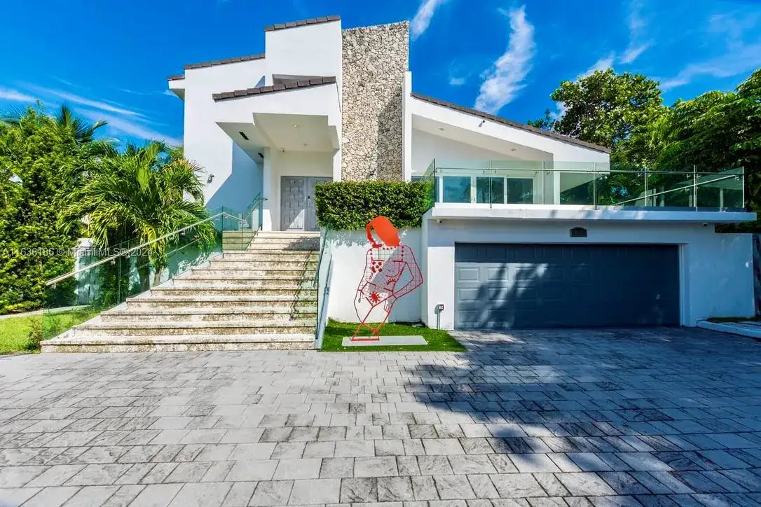 891 N Venetian Dr, Miami FL 33139 photo 2