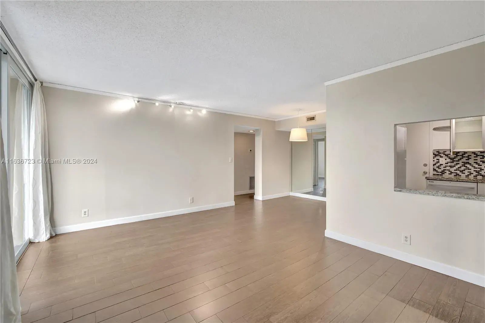 1050 SE 15th St # 203, Fort Lauderdale FL 33316