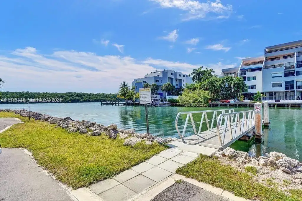 400 Kings Point Dr # 320, Sunny Isles Beach FL 33160 photo 2