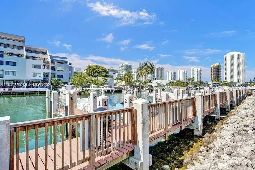 400 Kings Point Dr # 320, Sunny Isles Beach FL 33160 photo 3