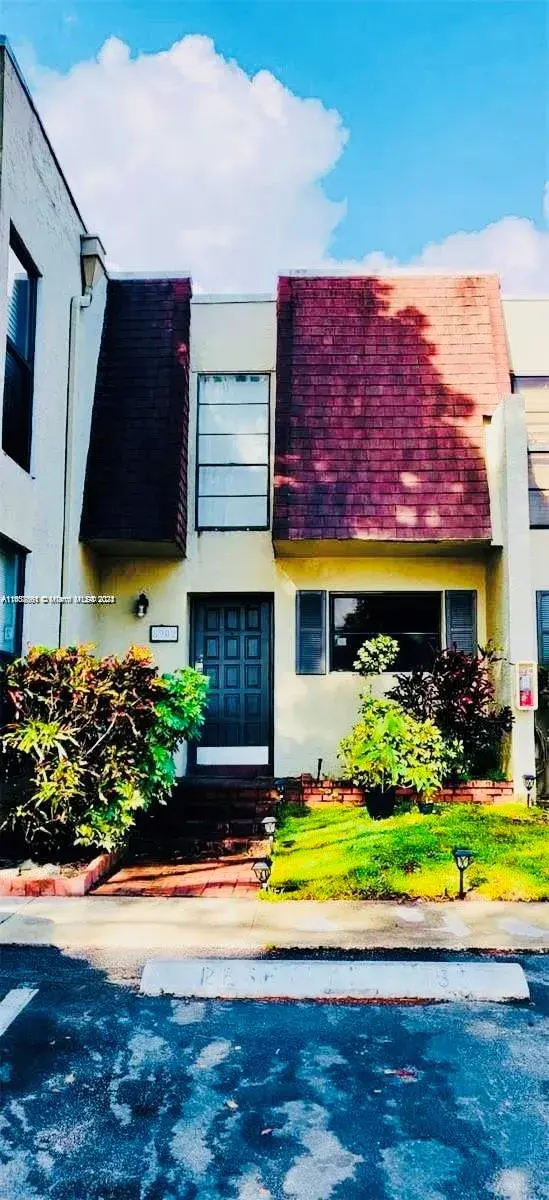 8902 Palm Tree Ln # 8902, Pembroke Pines FL 33024