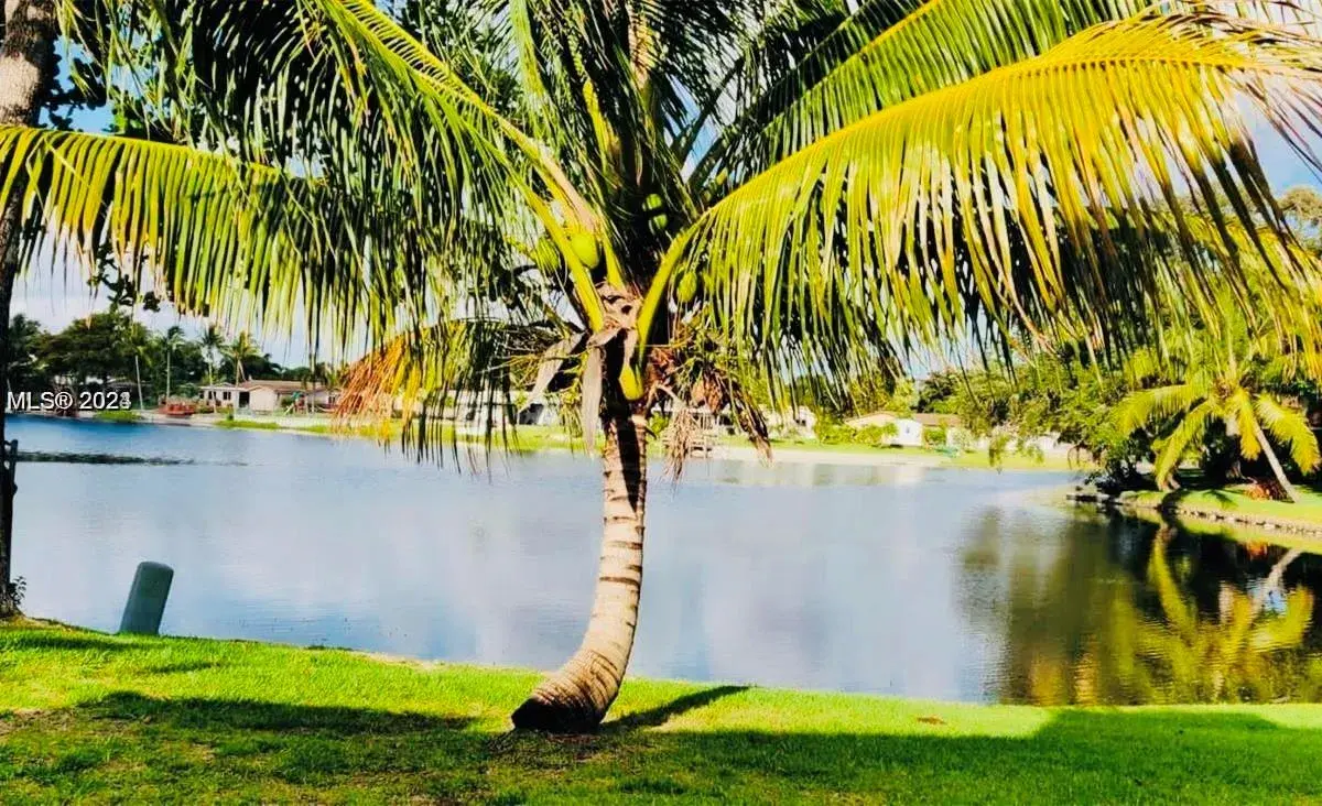 8902 Palm Tree Ln # 8902, Pembroke Pines FL 33024