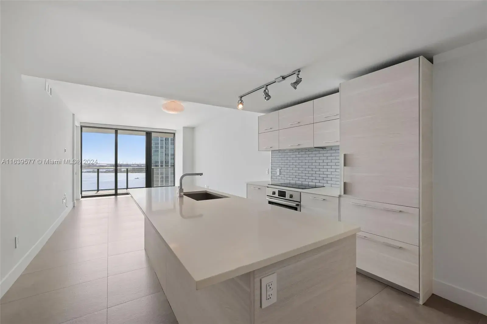 650 NE 32nd St # 3203, Miami FL 33137