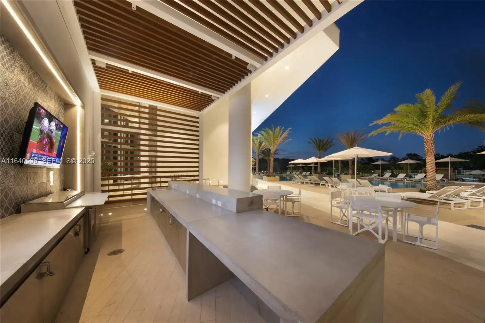 16385 Biscayne Blvd, North Miami Beach FL 33160 photo 3