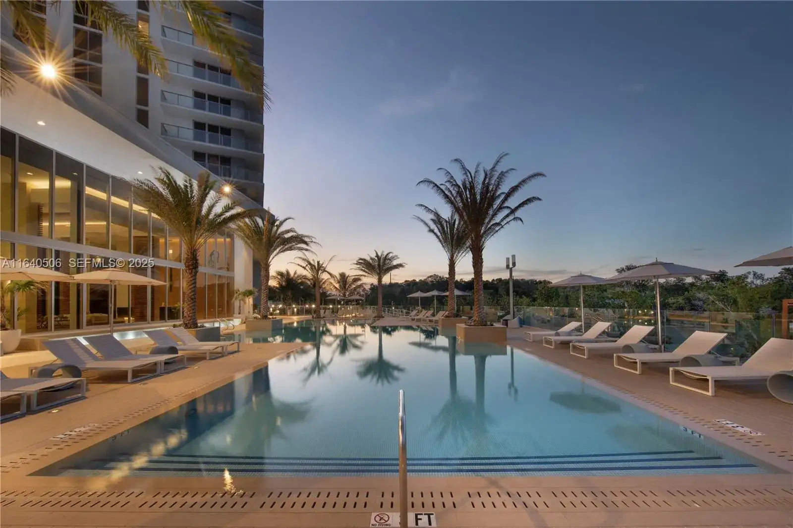 16385 Biscayne Blvd, North Miami Beach FL 33160 photo 4