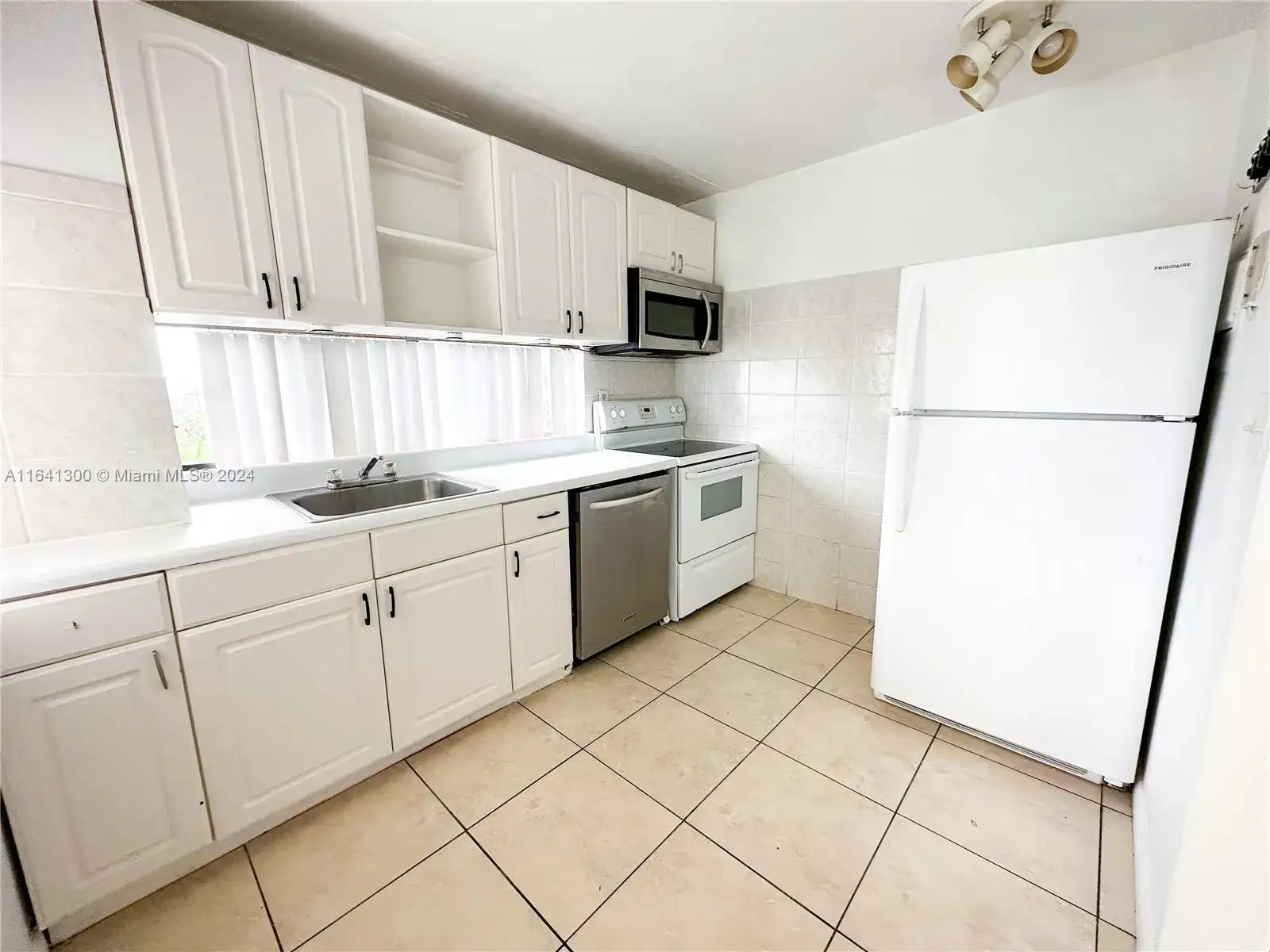 17021 N Bay Rd # 915, Sunny Isles Beach FL 33160 photo 5