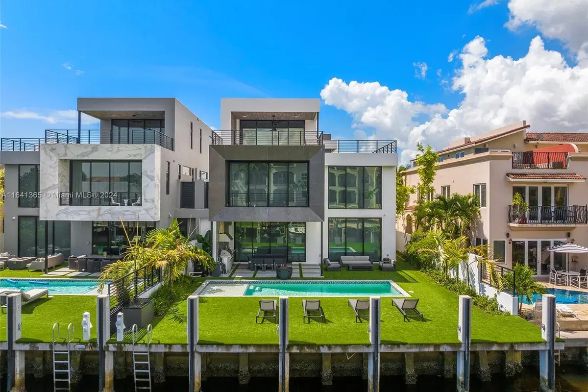 2719 NE 14th St, Fort Lauderdale FL 33304