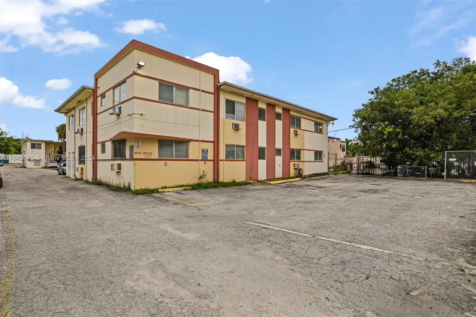 71 NW 76th St # 7, Miami FL 33150 photo 2