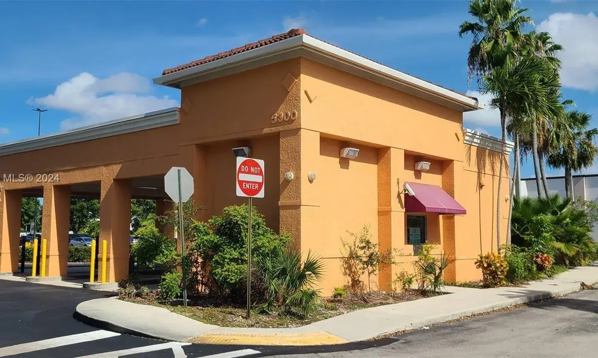 5300 Coconut Creek Pkwy, Margate FL 33063