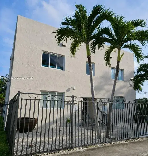 2500 NE 192nd St, Miami FL 33180