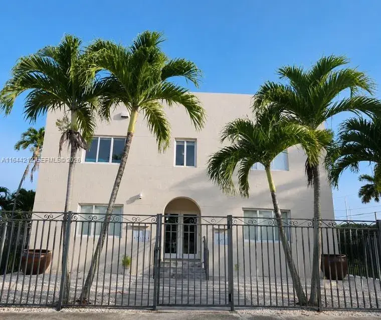 2500 NE 192nd St, Miami FL 33180