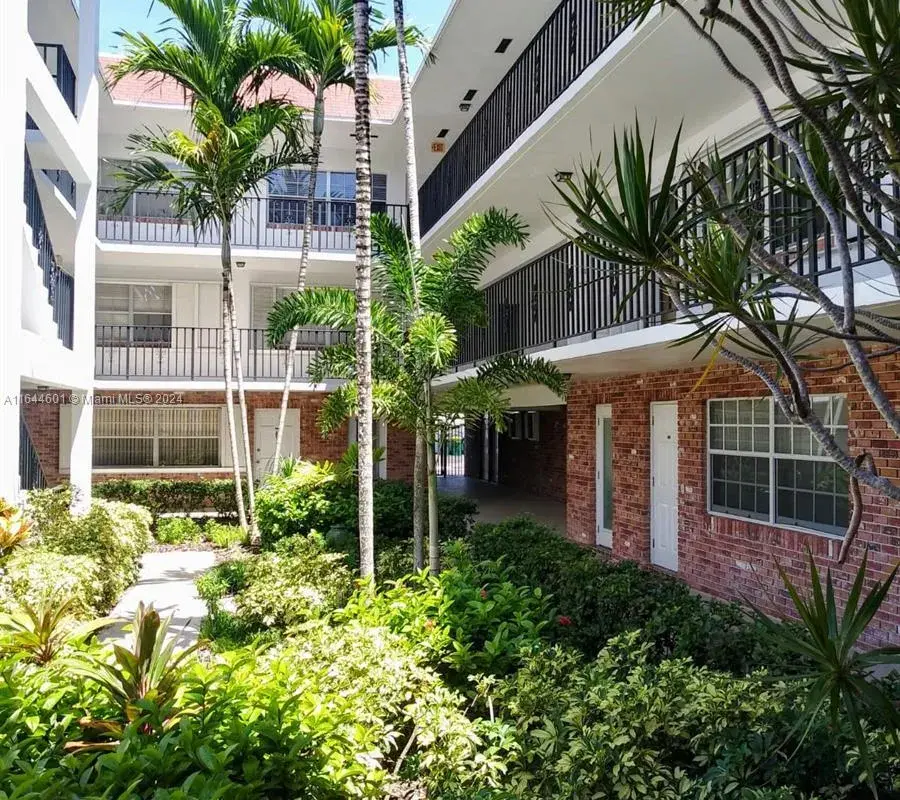 2424 NE 9th St # 205, Fort Lauderdale FL 33304
