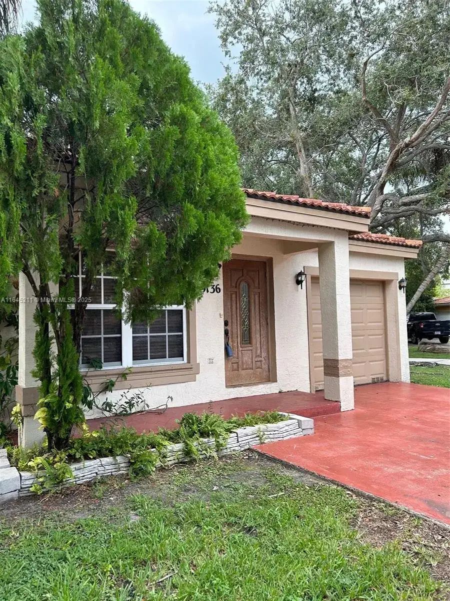 9136 NW 192nd Ter, Hialeah FL 33018 photo 2