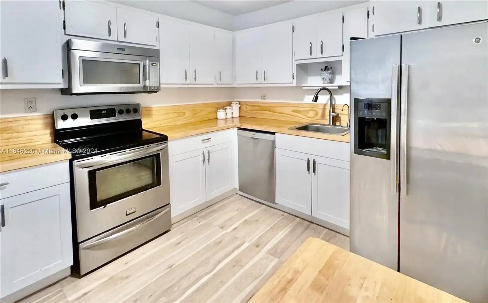 1470 NE 125th Ter, North Miami FL 33161 photo 3