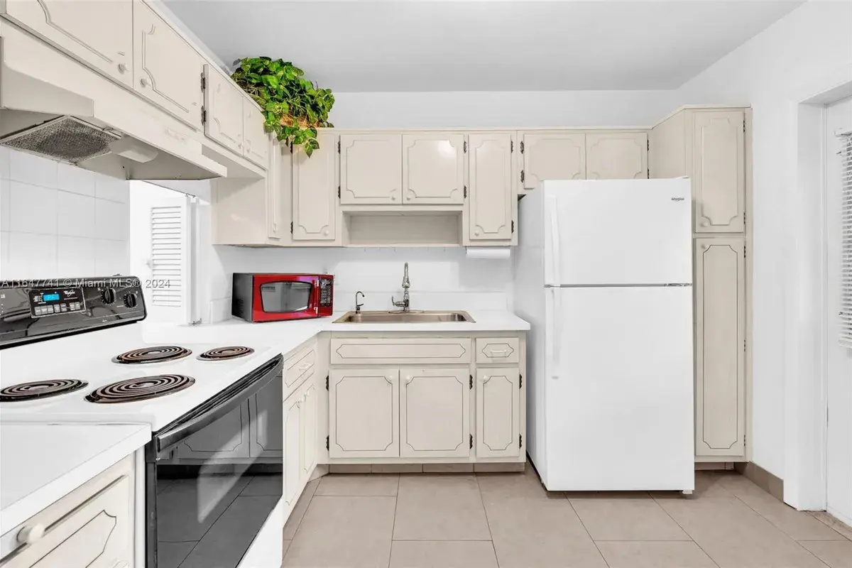 2200 Park Ln # 101, Hollywood FL 33021