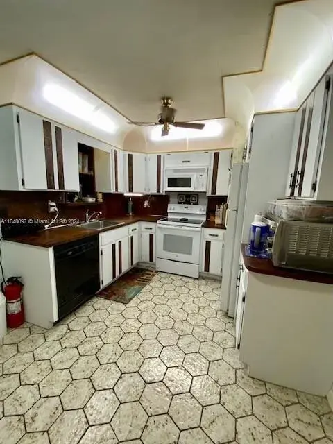 6761 Sheridan St, Hollywood FL 33024