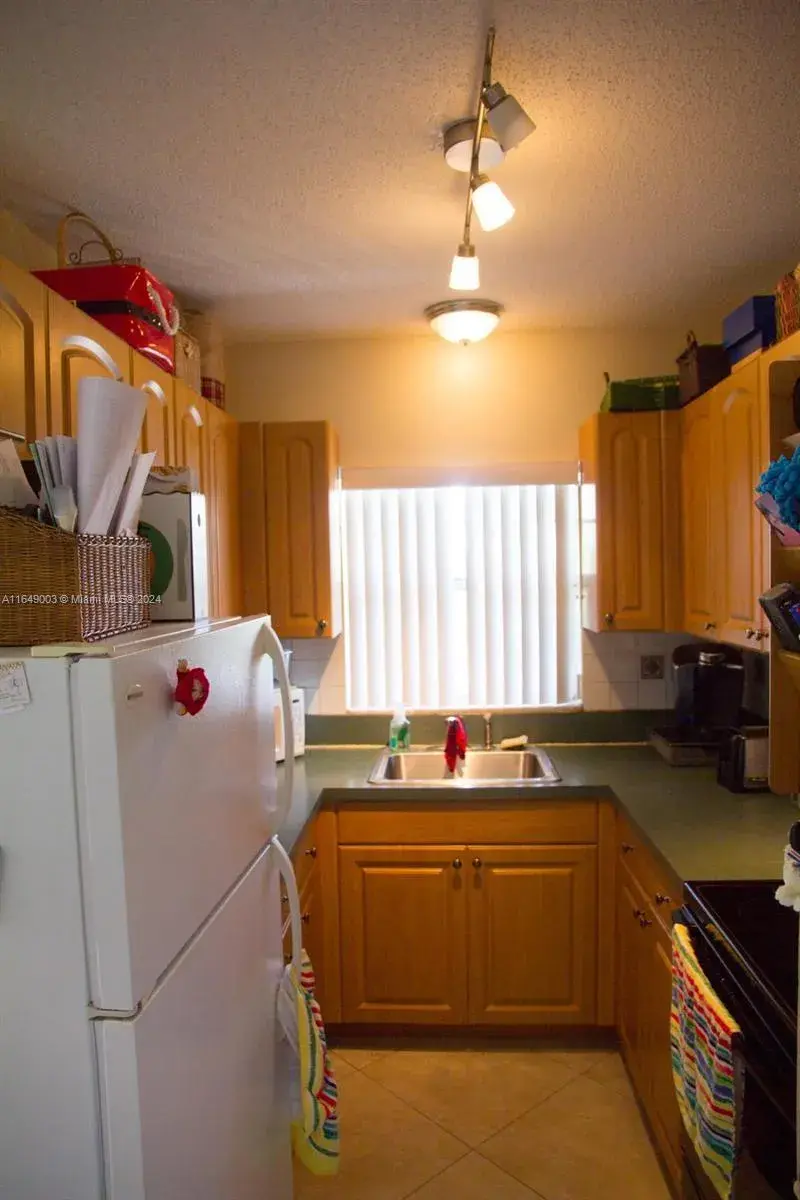4140 Woodside Dr # 207, Coral Springs FL 33065