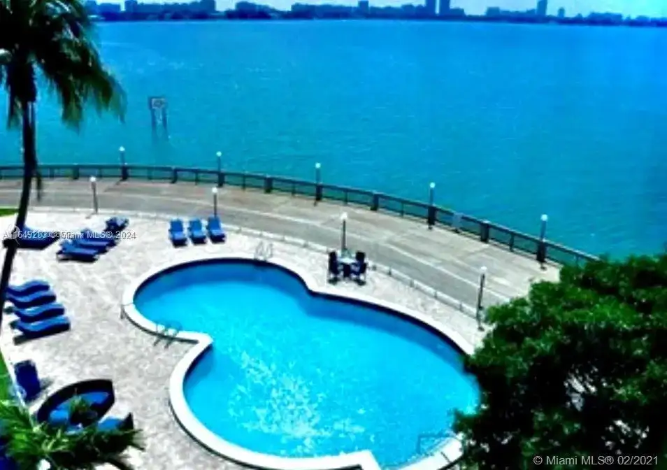 7501 E Treasure Dr # 2M, North Bay Village FL 33141 photo 5