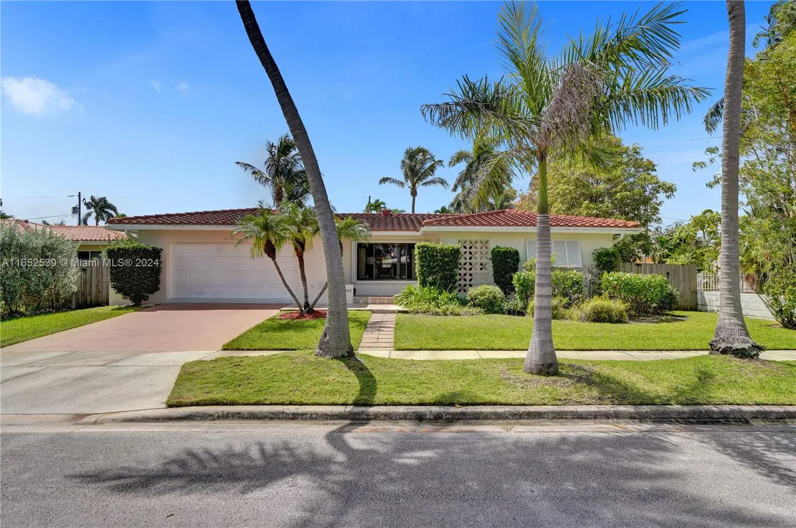 852 Tyler St, Hollywood FL 33019
