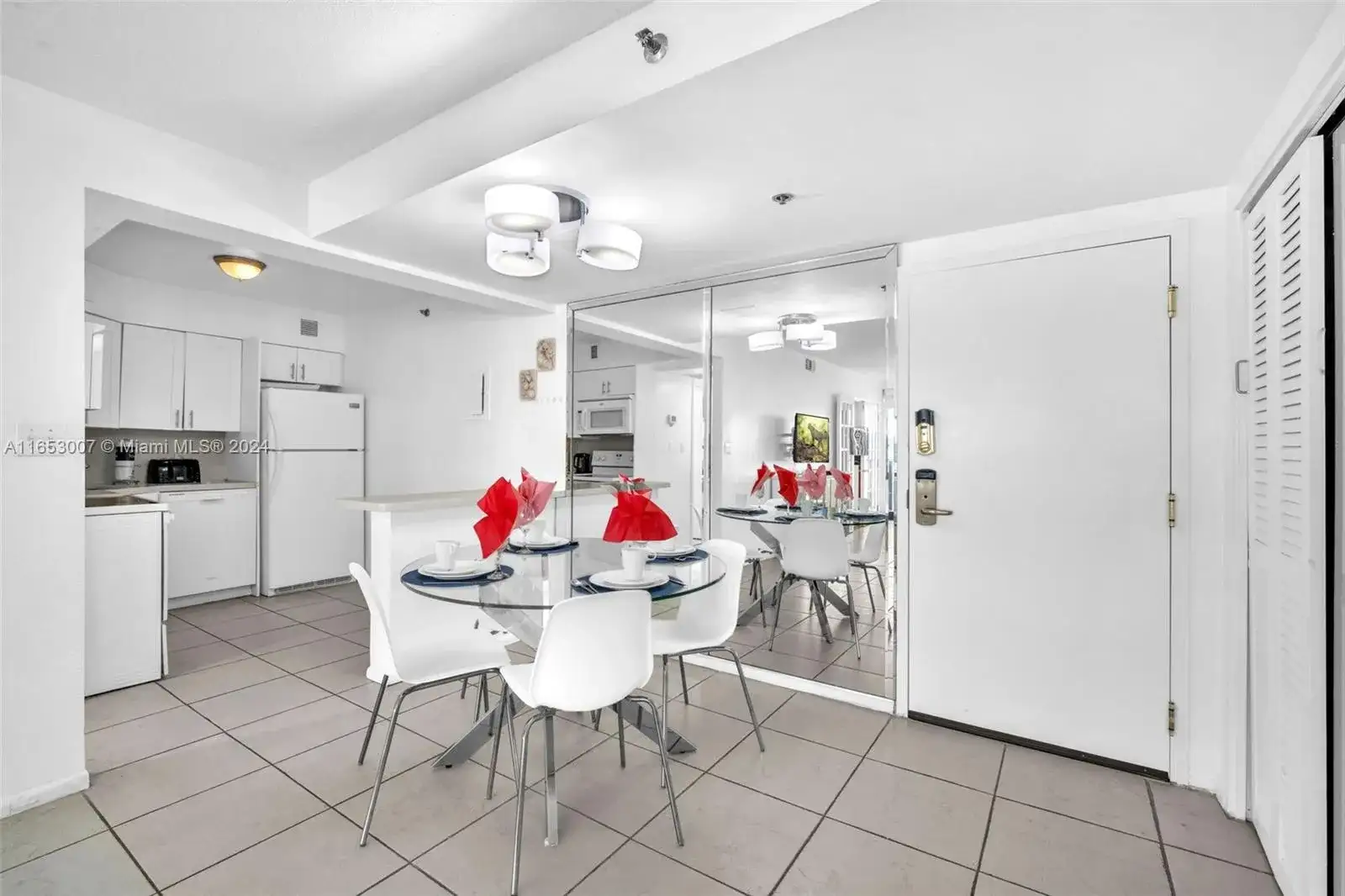 5225 Collins Ave # 1514, Miami Beach FL 33140 photo 2