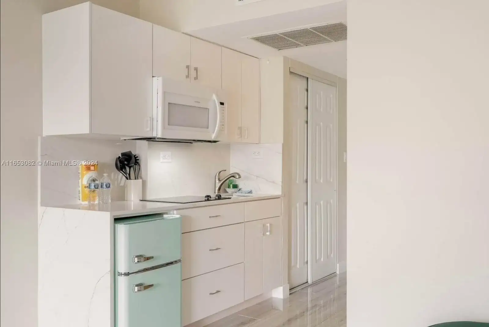 19201 Collins avenue # 332, Sunny Isles Beach FL 33160 photo 4