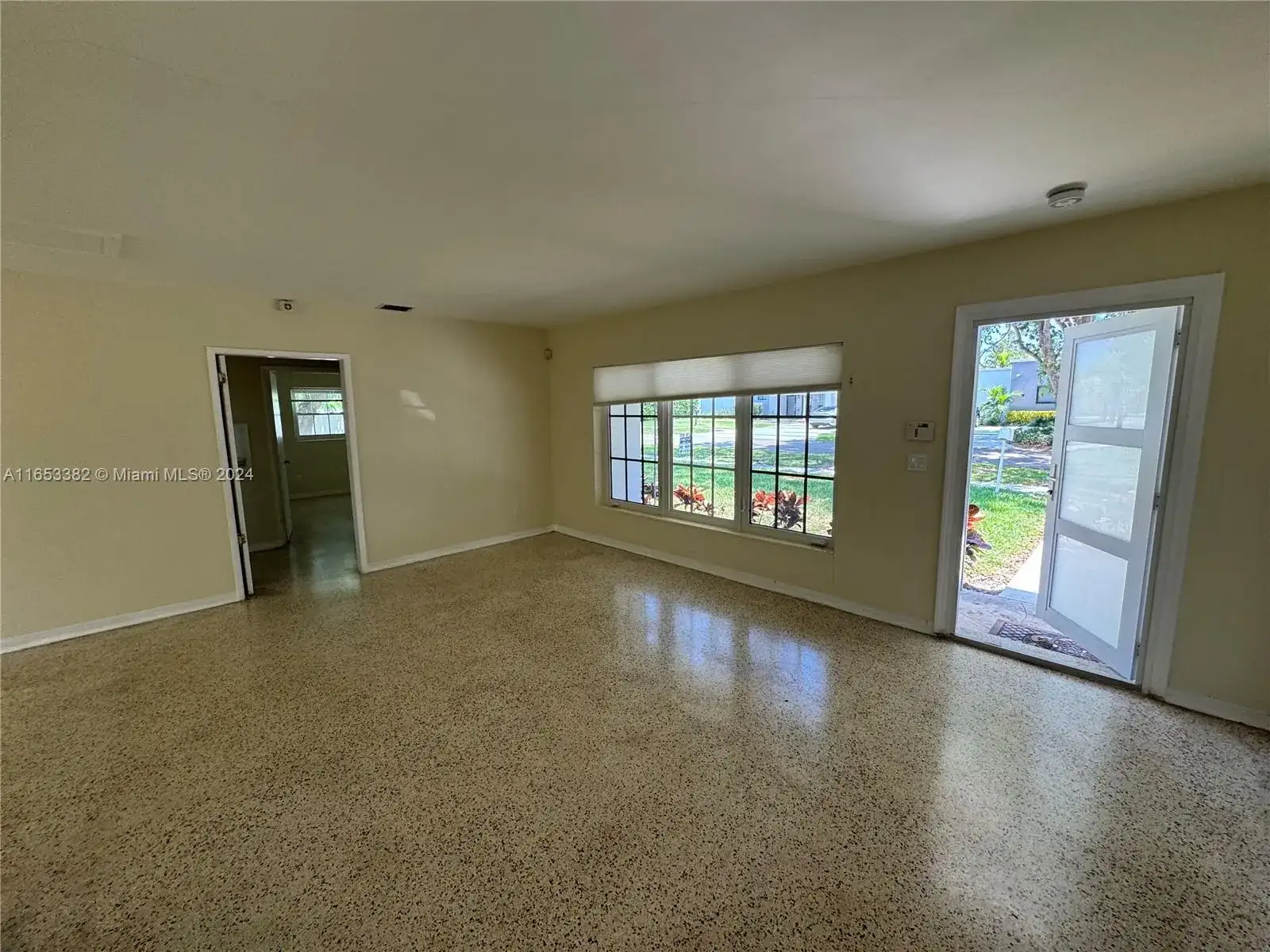 2125 Alamanda Dr, North Miami FL 33181 photo 2