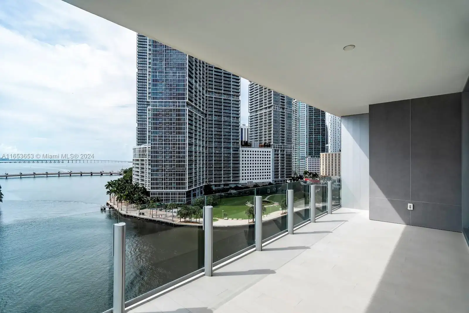 300 Biscayne Blvd Way # 902, Miami FL 33131 photo 2