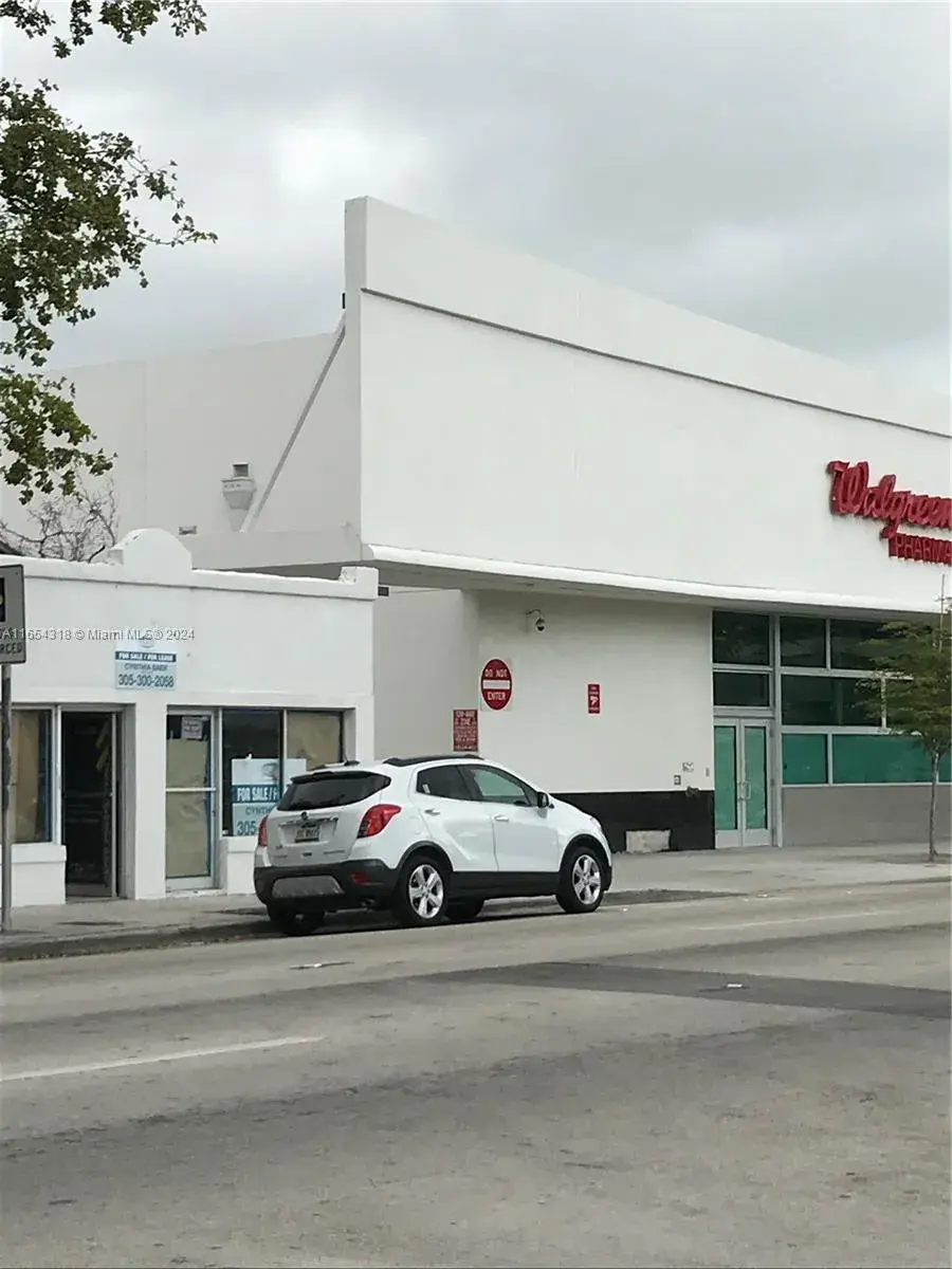 817 SW 8th St, Miami FL 33130