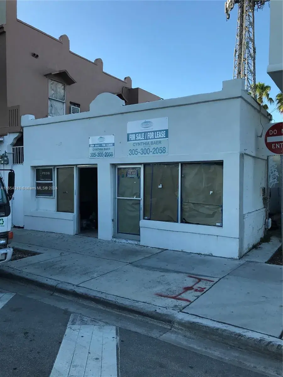 817 SW 8th St, Miami FL 33130