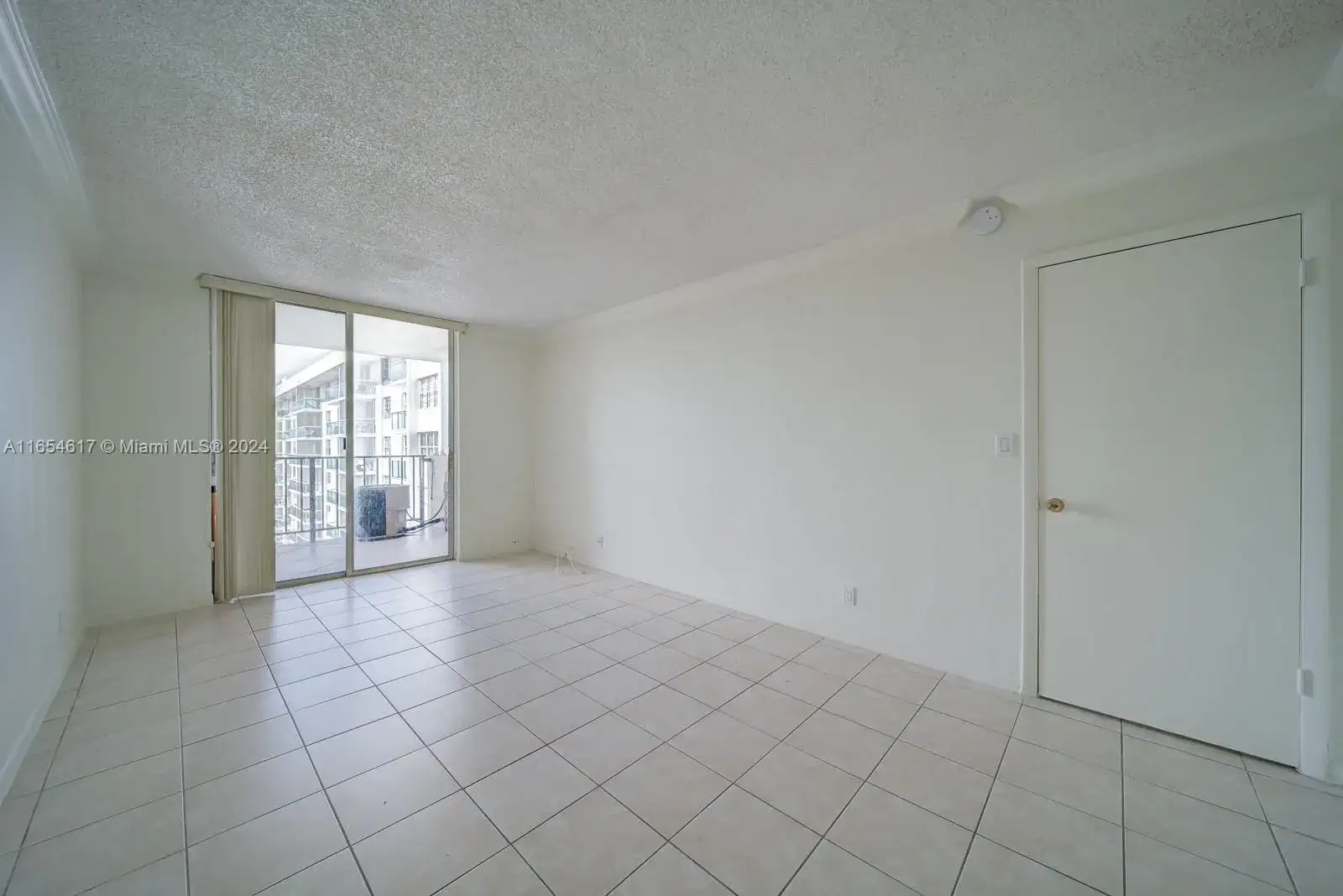 2903 N Miami Beach Blvd # 1006, North Miami Beach FL 33160 photo 3