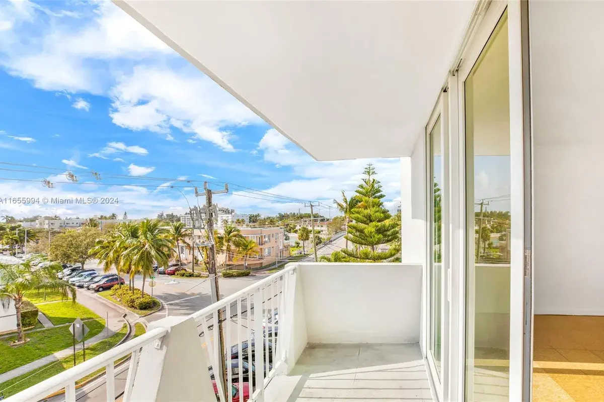 7133 Bay Dr # 401, Miami Beach FL 33141