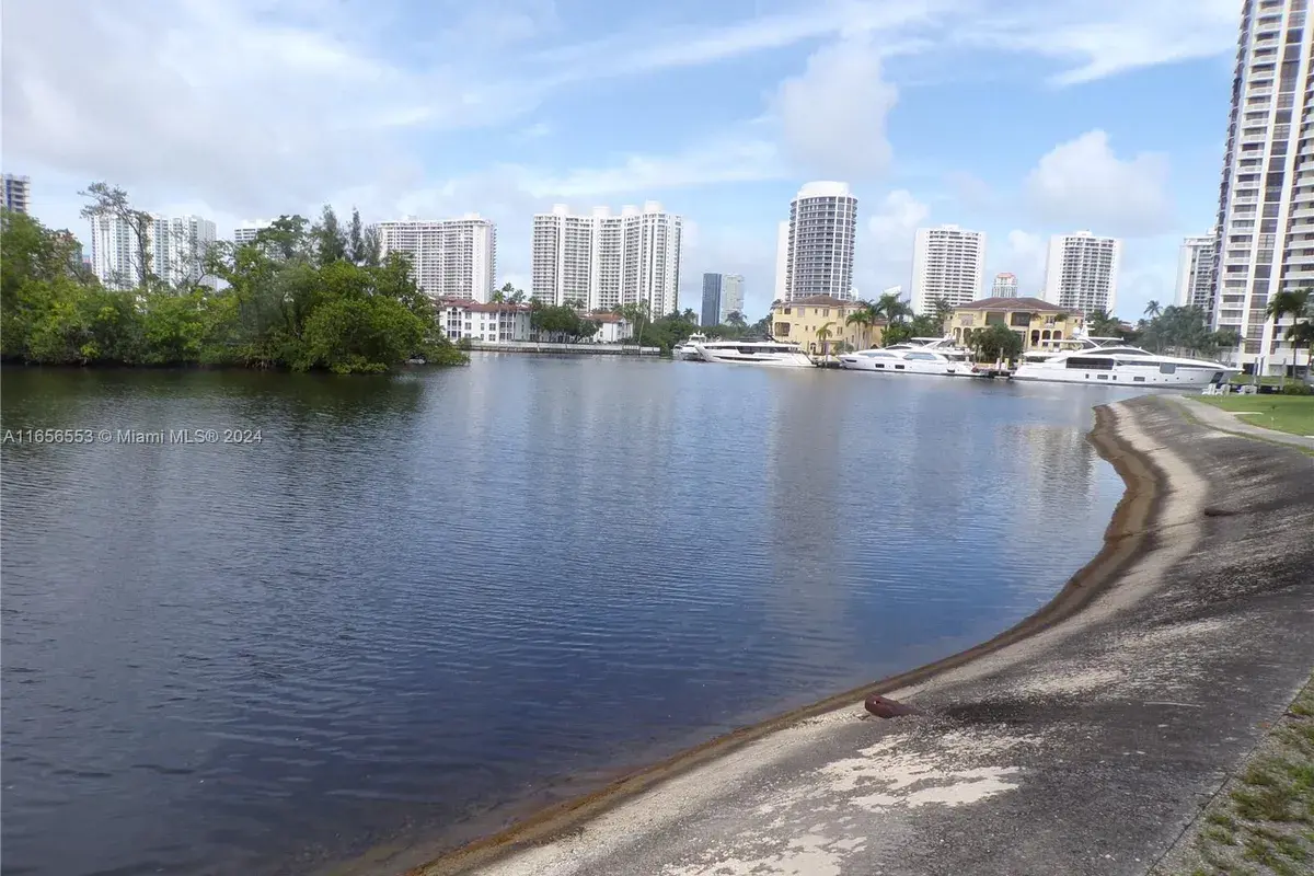 3030 Marcos Dr # T101, Aventura FL 33160