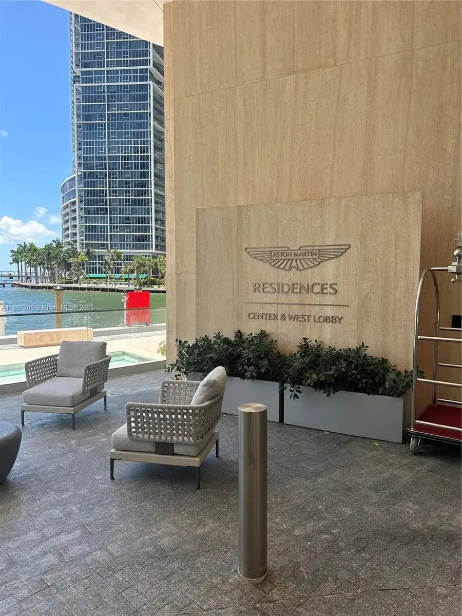 300 Biscayne Blvd Way # 1909, Miami FL 33131 photo 2