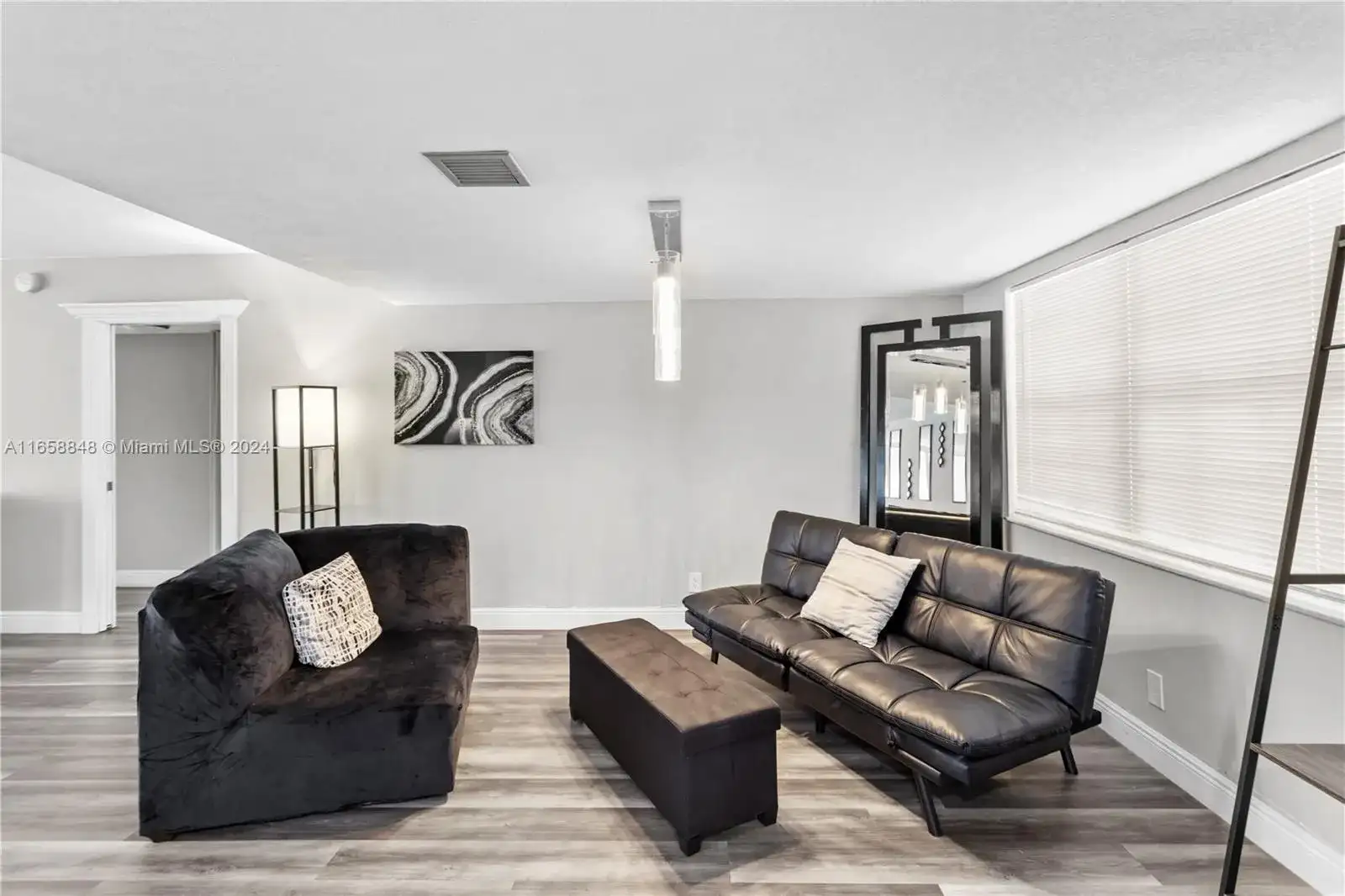 3980 Oaks Clubhouse Dr # 303, Pompano Beach FL 33069 photo 2