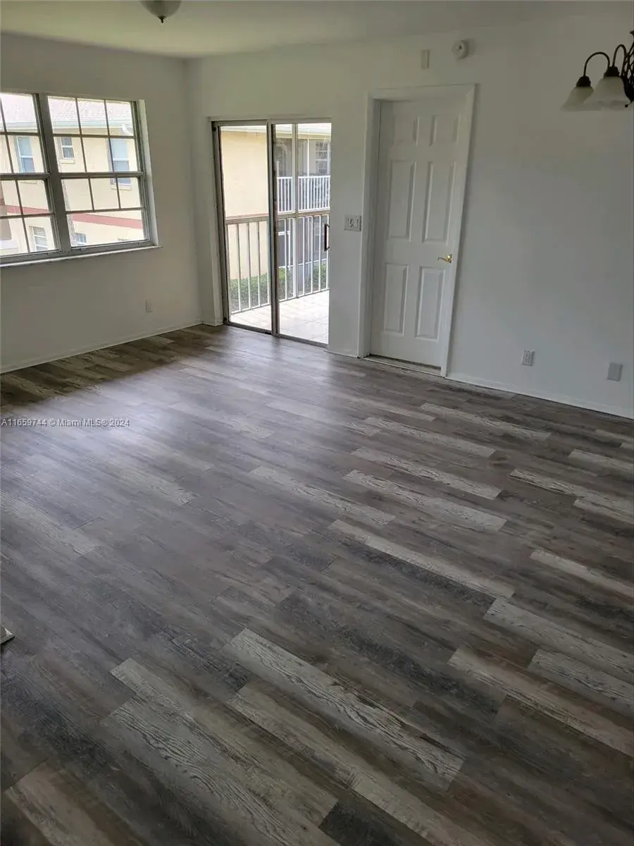 1556 SE Royal Green Cir # 203, Port St. Lucie FL 34952